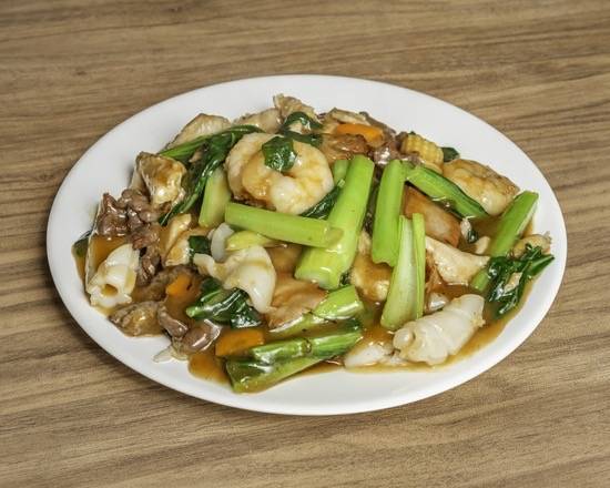 Gravy Thick Rice Noodle with Vegetables 湿炒河粉